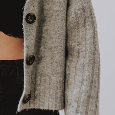 着るだけで雰囲気上手。Chaosのリラックスカーデ特集。