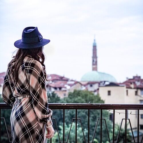 老舗 Johnstons ストールを選ぶなら？